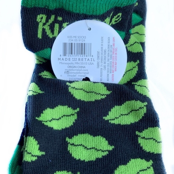 Kiss Me I’m Irish Socks Adult Socks One Size NEW - Picture 2 of 3